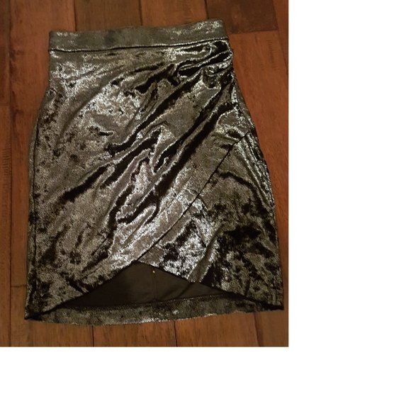 Shimmery velour black skirt - Picture 1 of 3